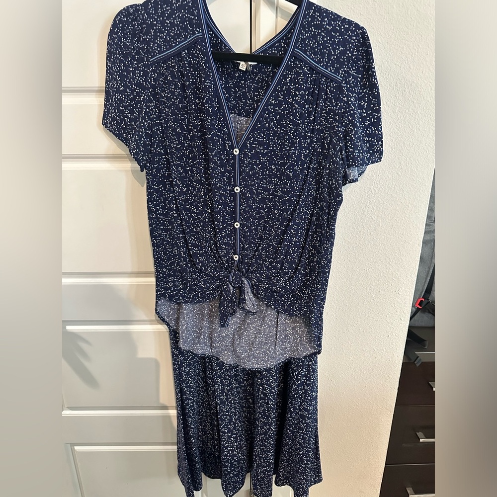 Max Studio size medium, shirt and skirt, blue pattern